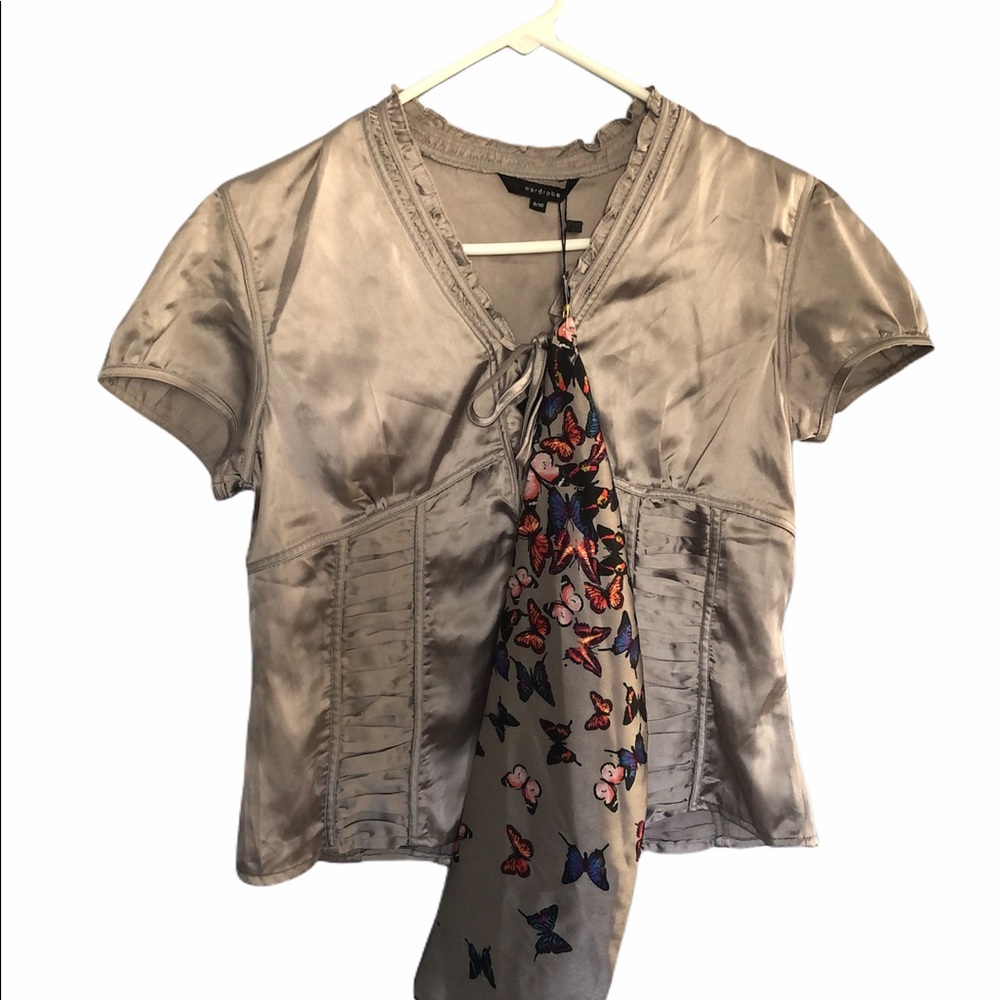 NWT Wardrobe WOMENS silver short sleeved blouse w/ Scarf